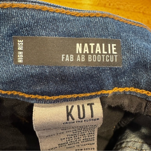 Kut from the Kloth Natalie Fab AB Bootcut. Size 00 - Picture 6 of 11